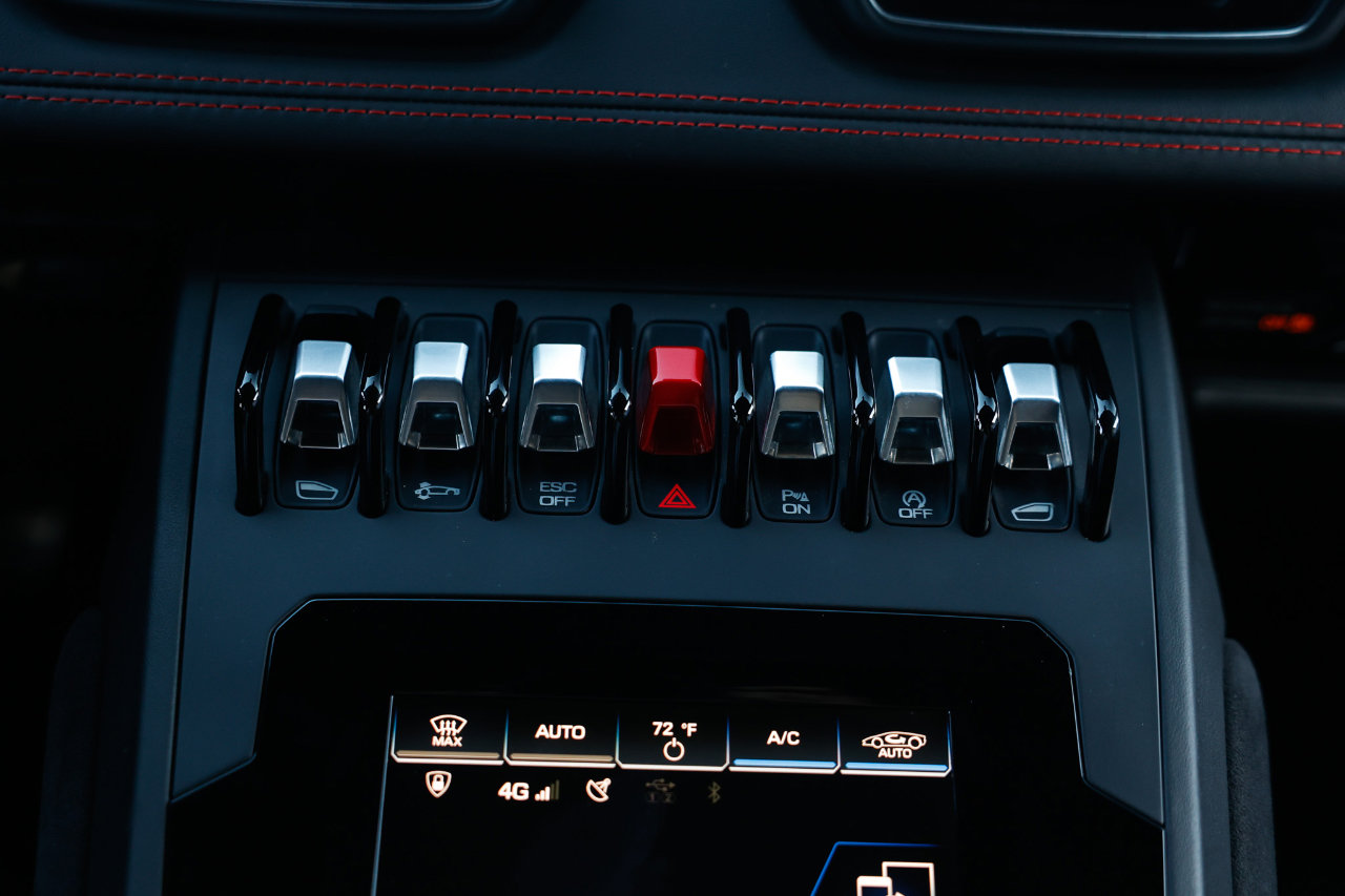 Used 2020 Lamborghini Huracan EVO image 36