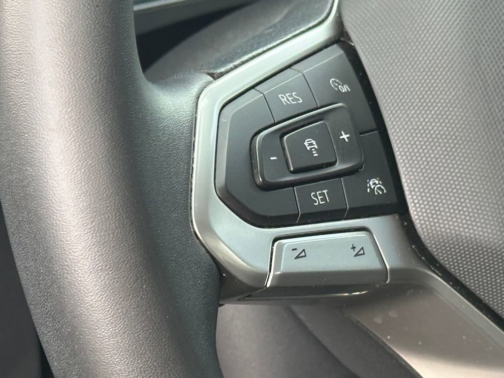 Used 2022 Volkswagen Tiguan SE AWD/4WD image 24