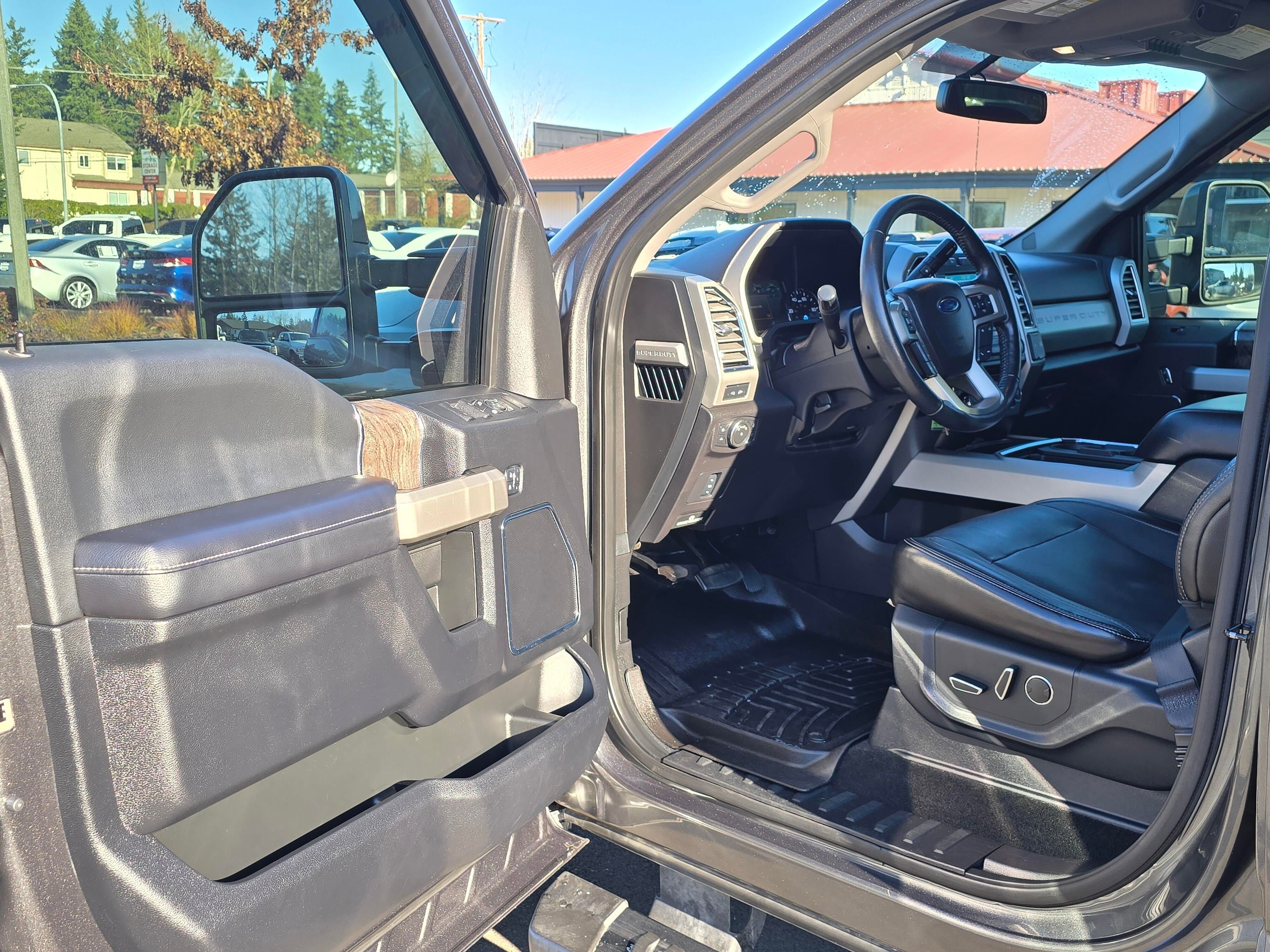 Used 2017 Ford F250 Lariat w/ Lariat Value Package AWD/4WD image 26