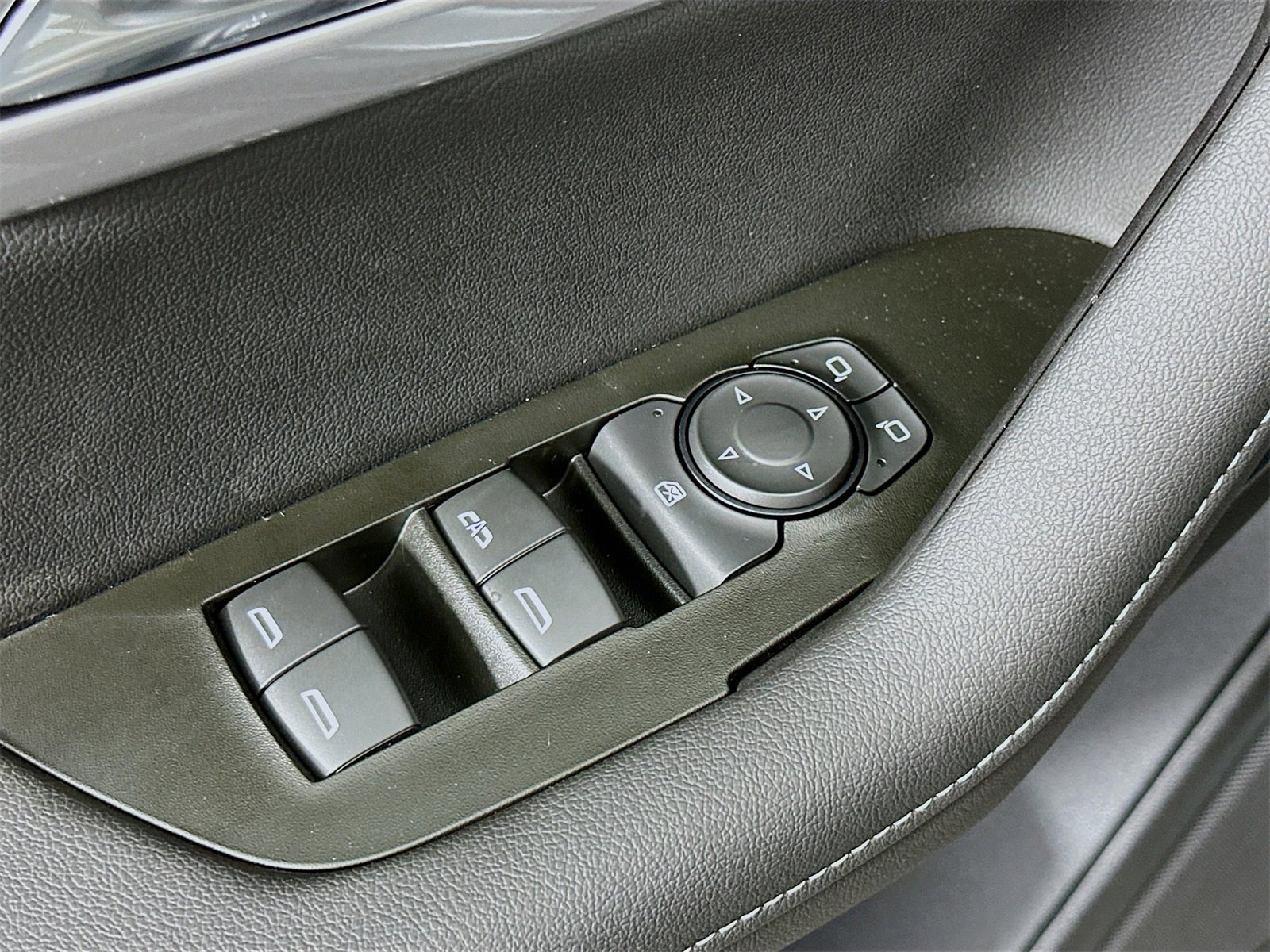 New 2025 Chevrolet Blazer LT w/ LPO, Floor Liner Package image 18