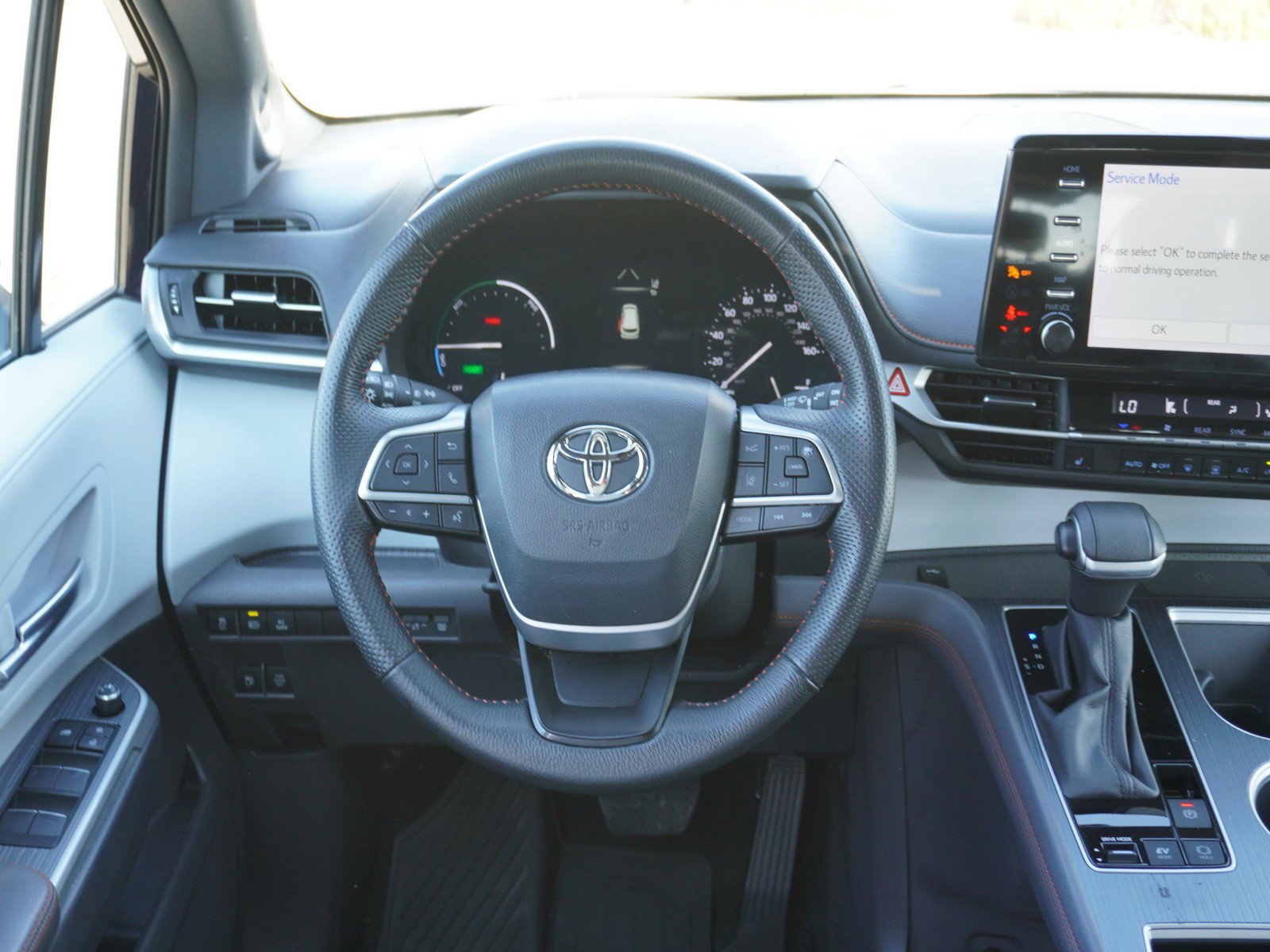 Used 2024 Toyota Sienna XSE w/ XSE Plus Package image 16