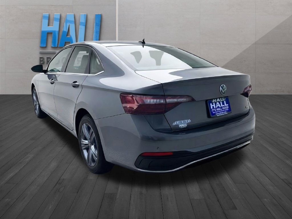 Used 2024 Volkswagen Jetta SE FWD image 3