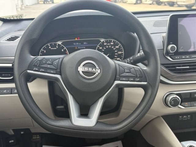 Used 2025 Nissan Altima 2.5 SV FWD image 17