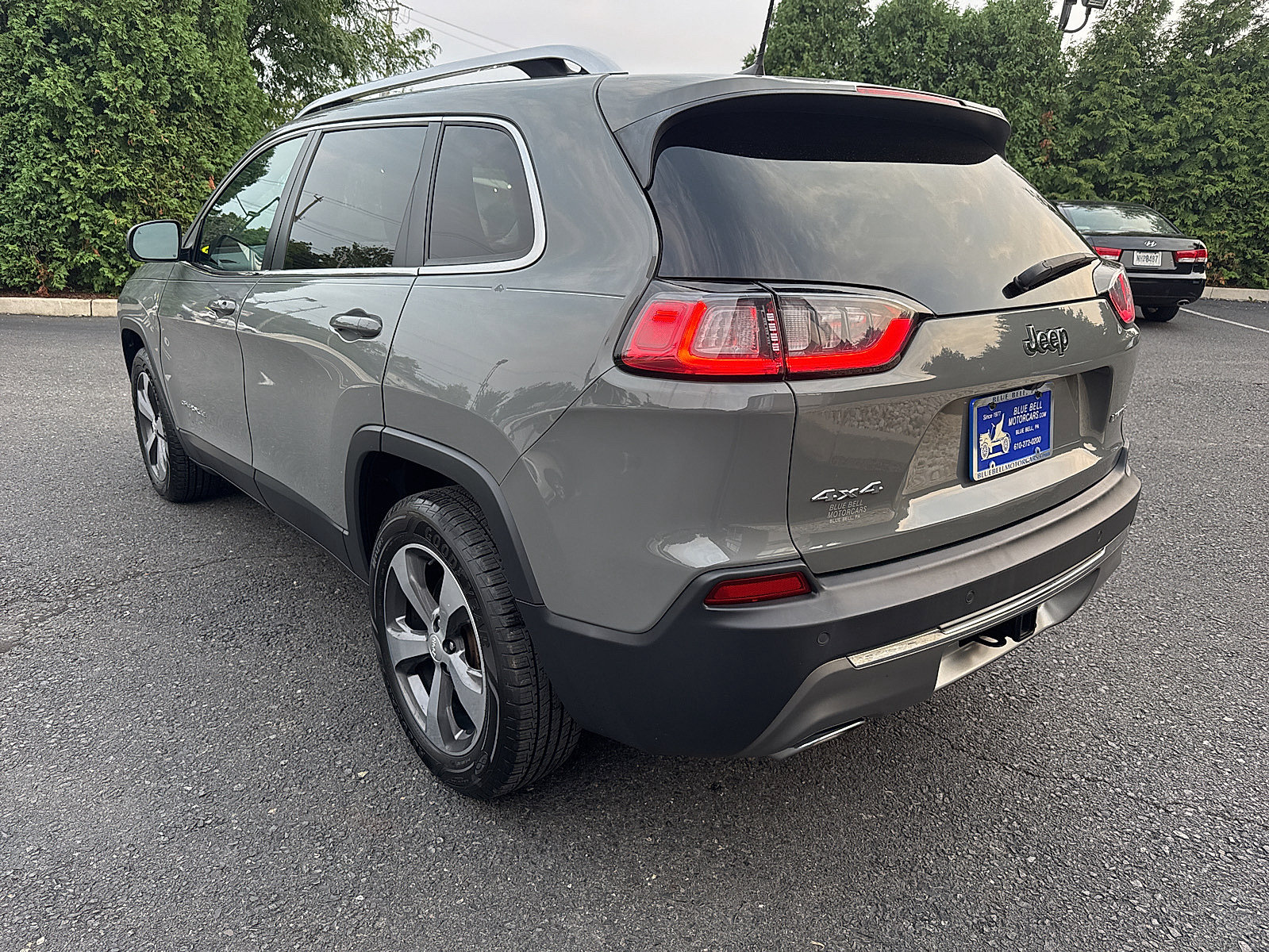 Used 2019 Jeep Cherokee Limited w/ Trailer Tow Group AWD/4WD image 9