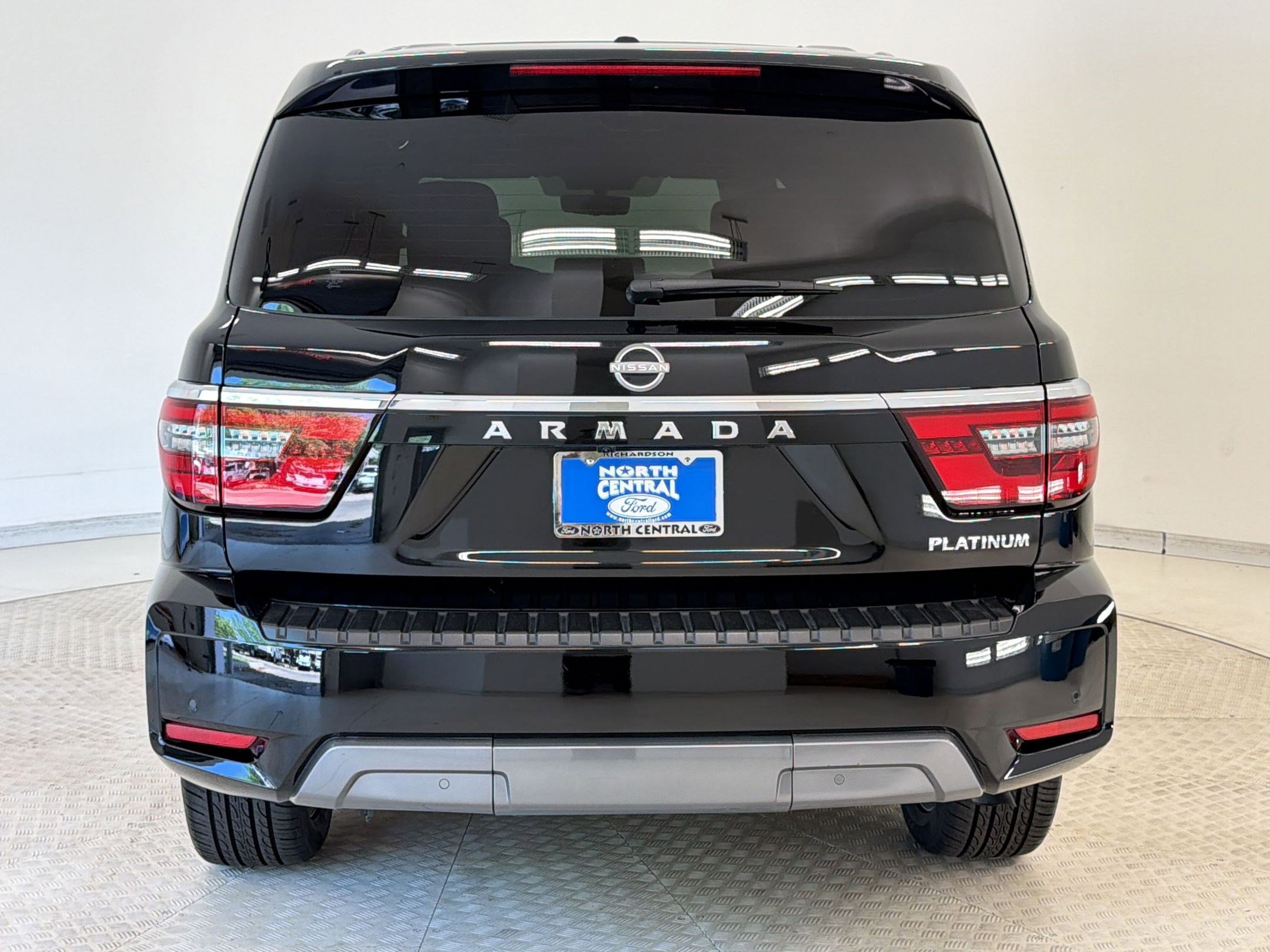 Used 2023 Nissan Armada Platinum w/ Captain's Chairs Package image 10