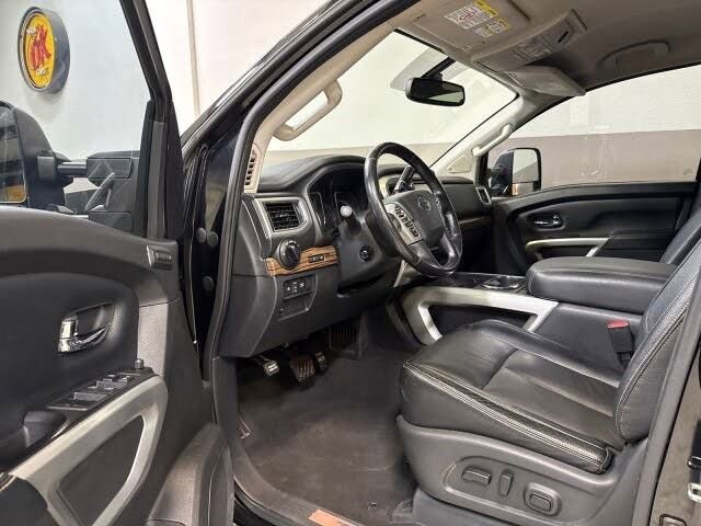 Used 2018 Nissan Titan SL w/ Chrome Package AWD/4WD image 12