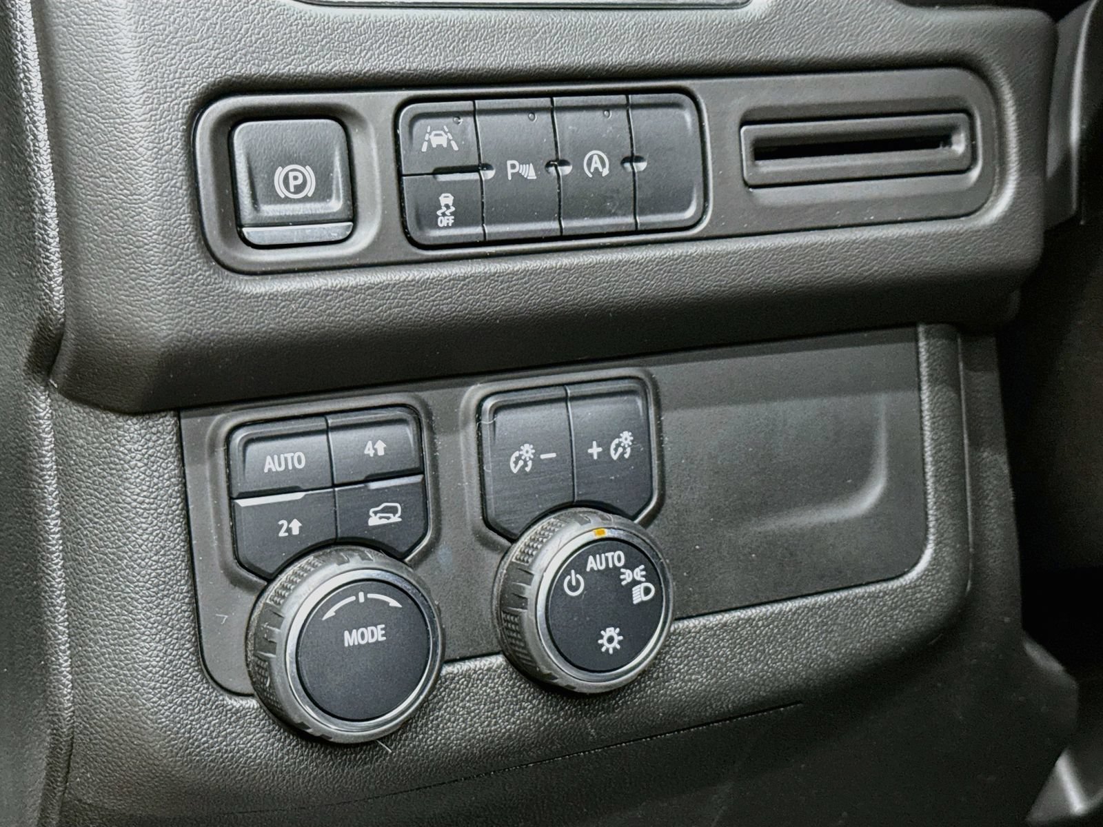 Used 2024 Chevrolet Tahoe LT AWD/4WD image 12