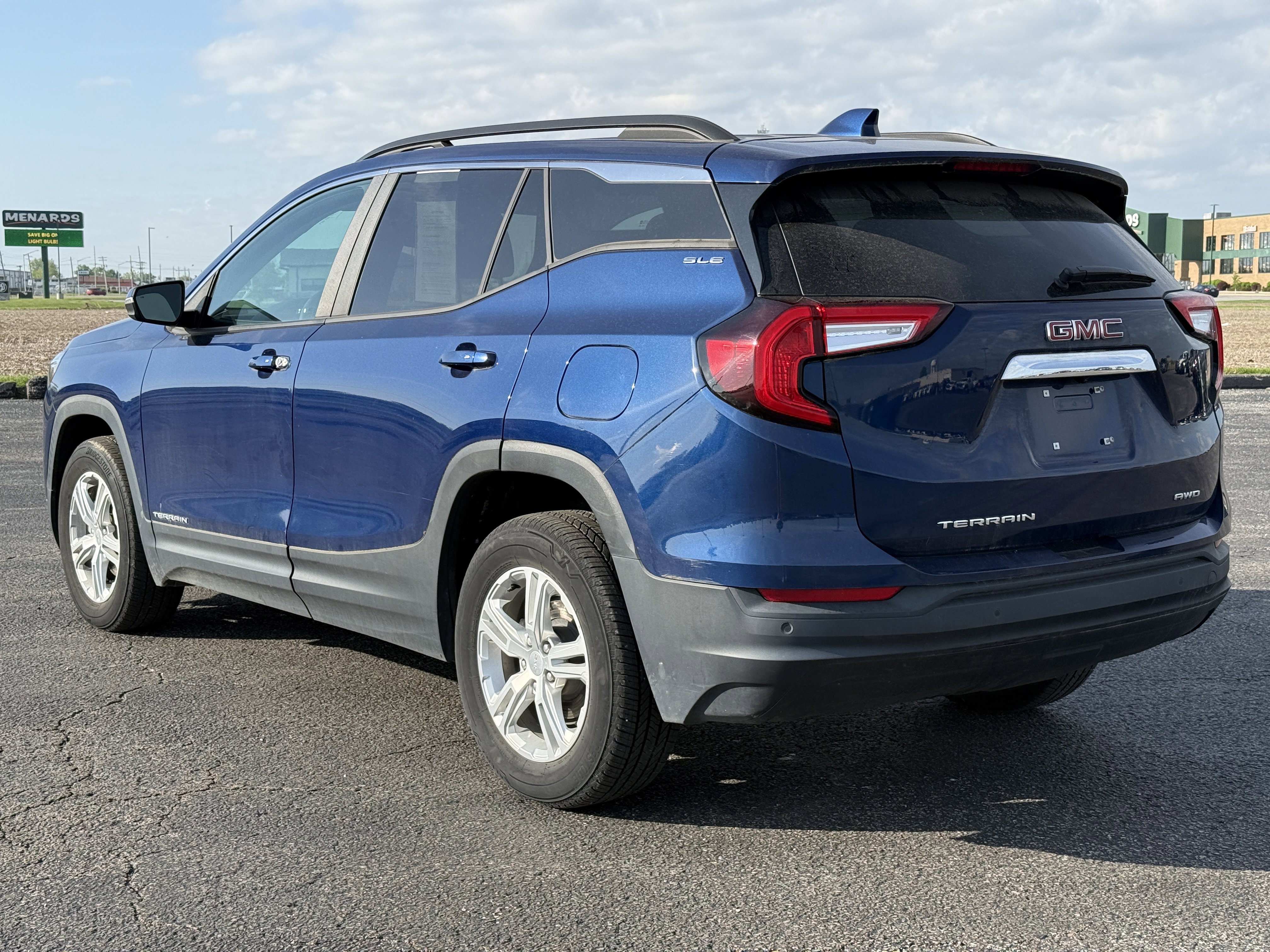 Used 2022 GMC Terrain SLE w/ Driver Convenience Package AWD/4WD image 5