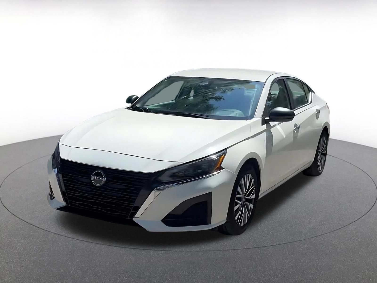 Used 2025 Nissan Altima 2.5 SV FWD image 5