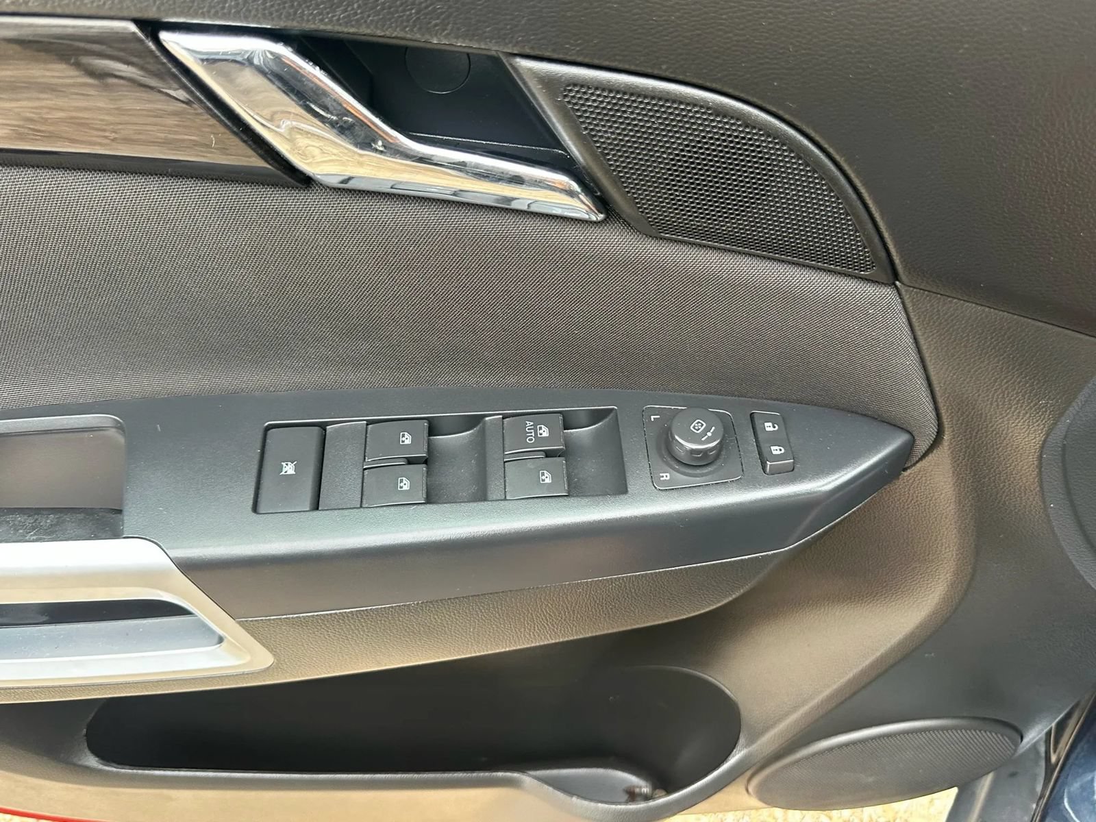 Used 2015 Chevrolet Captiva Sport LS FWD image 24