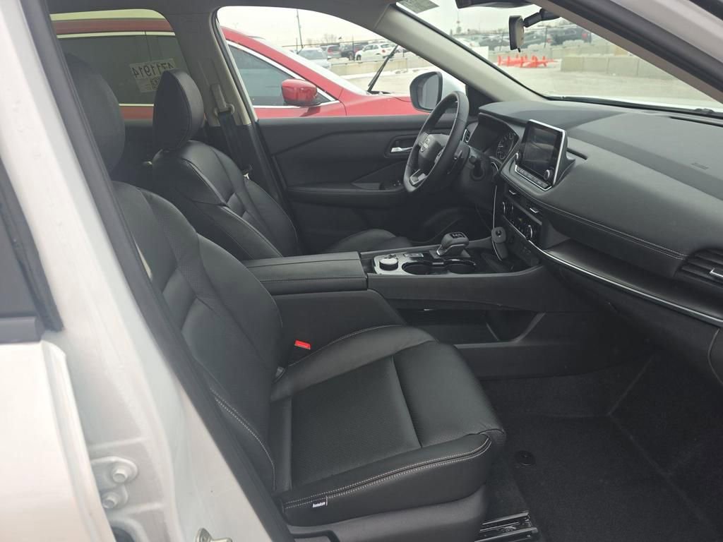 Certified 2025 Nissan Rogue SV image 12