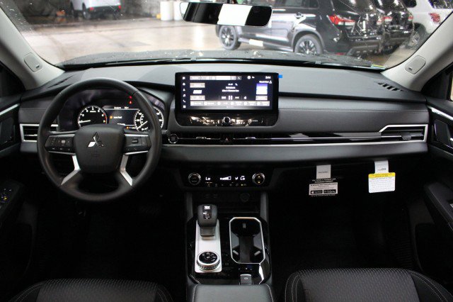 New 2026 Mitsubishi Outlander ES FWD image 20