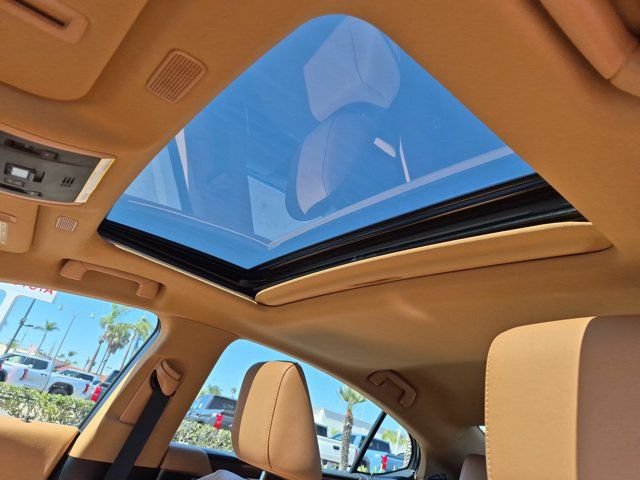 Used 2024 Lexus ES 300h w/ Accessory Package (Z1) FWD image 28