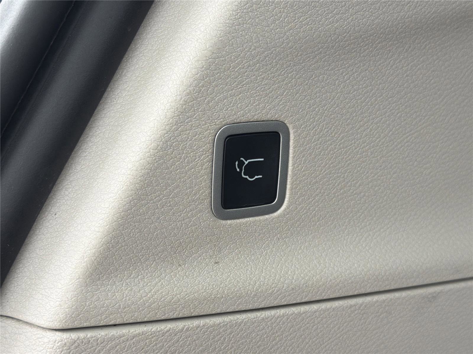 Used 2023 Chrysler Pacifica Touring-L FWD image 18