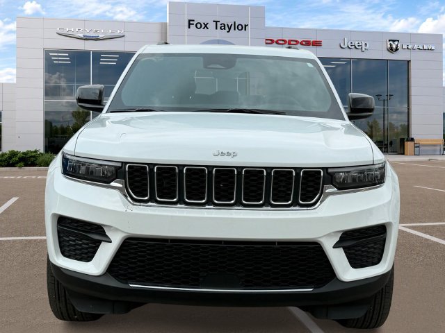 Used 2025 Jeep Grand Cherokee Laredo X w/ Luxury Tech Group I AWD/4WD image 2