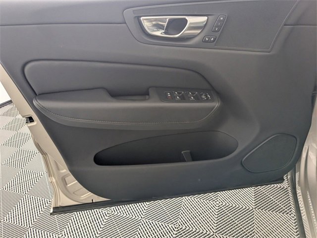 Used 2025 Volvo XC60 B5 Plus image 10