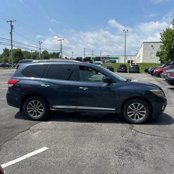 Used 2015 Nissan Pathfinder SL w/ SL Tech Package AWD/4WD image 10