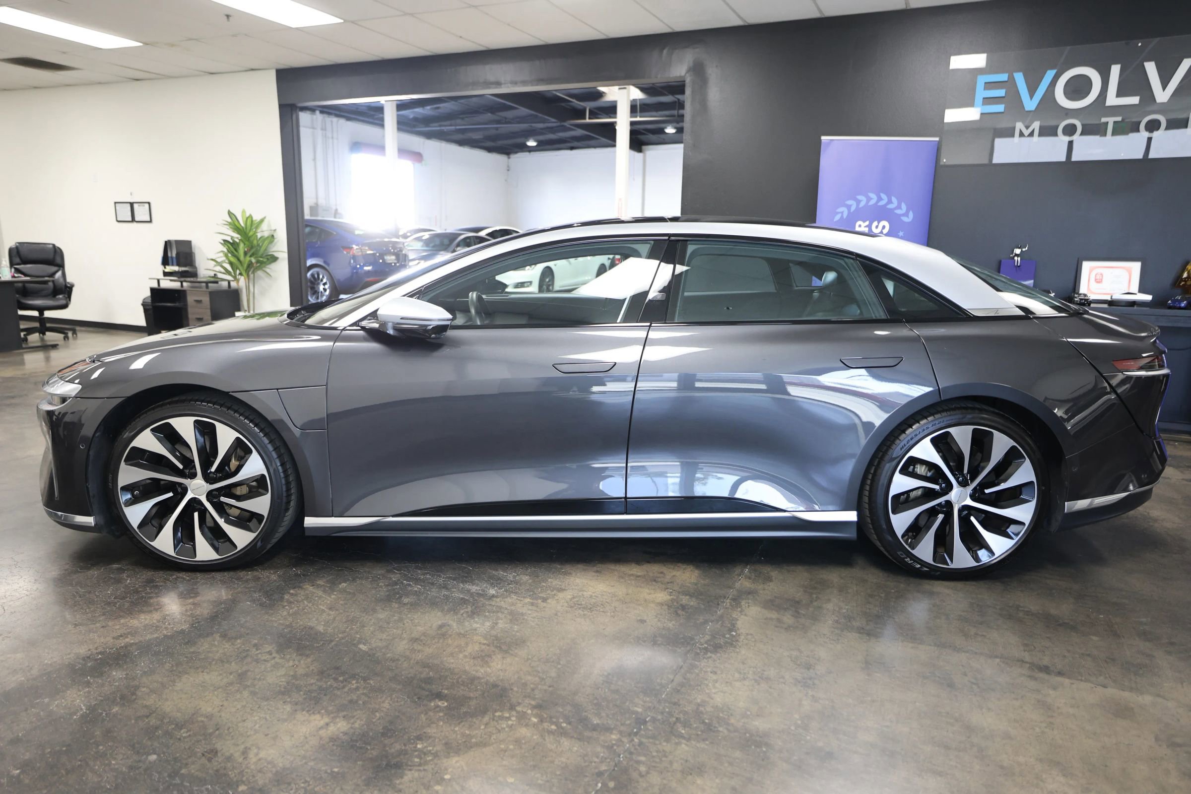 Used 2022 Lucid Air Grand Touring image 9