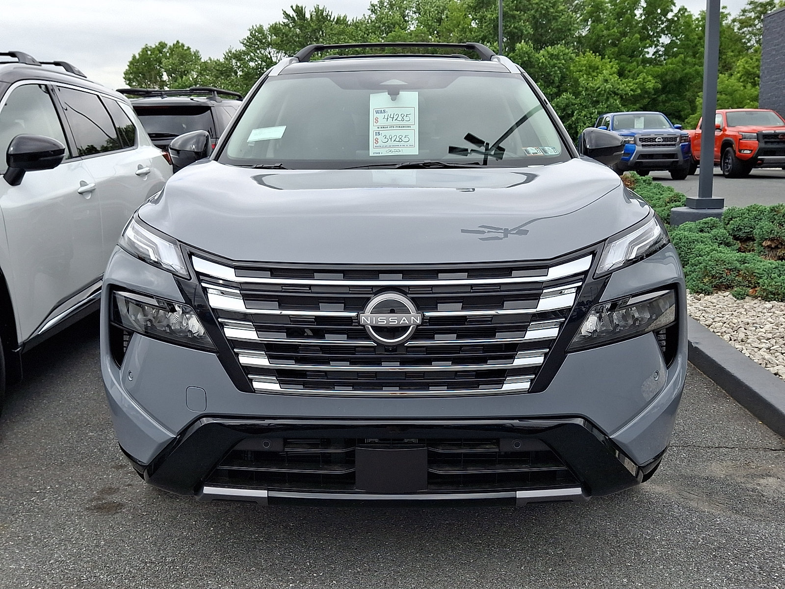 New 2026 Nissan Rogue Platinum w/ Platinum Premium Package AWD/4WD image 2