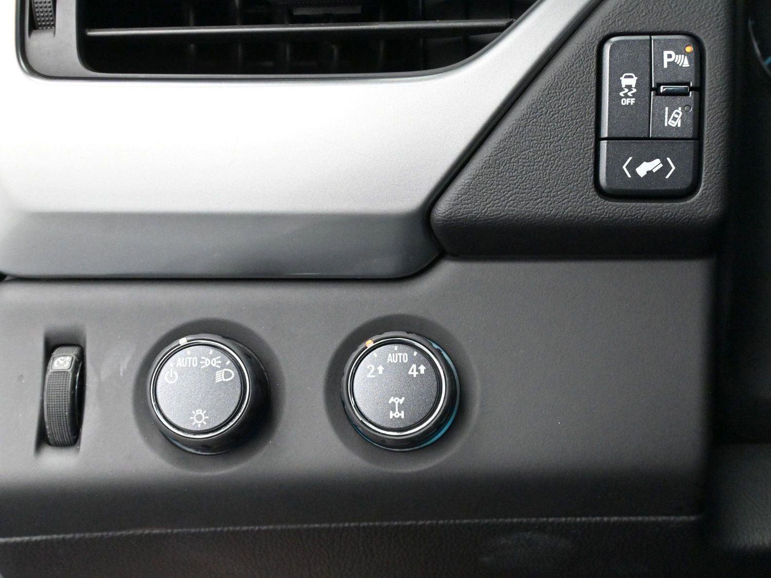 Used 2015 Chevrolet Suburban LT image 23