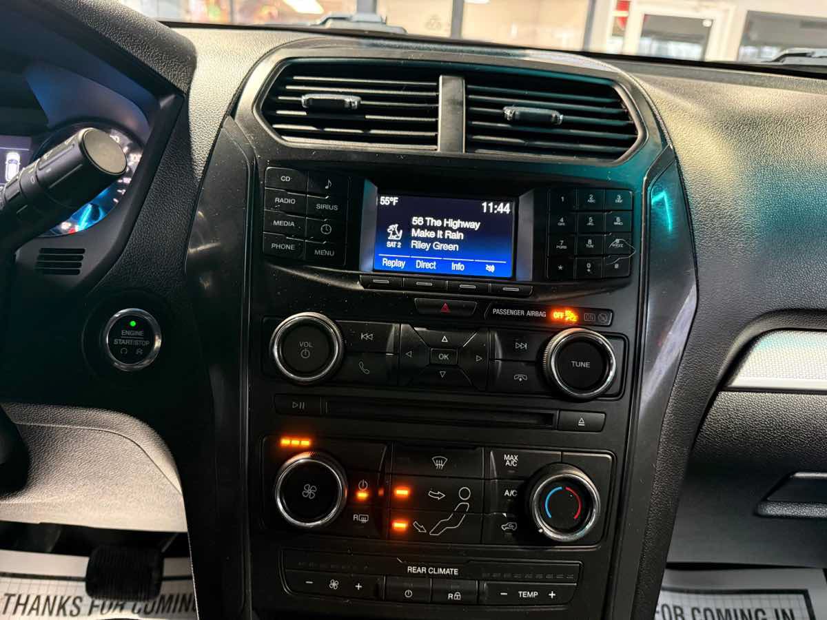 Used 2017 Ford Explorer XLT AWD/4WD image 18