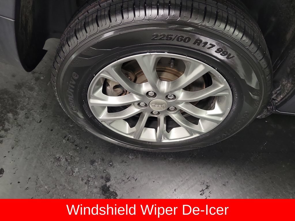 Used 2020 Jeep Cherokee Latitude Plus w/ Cold Weather Group FWD image 12