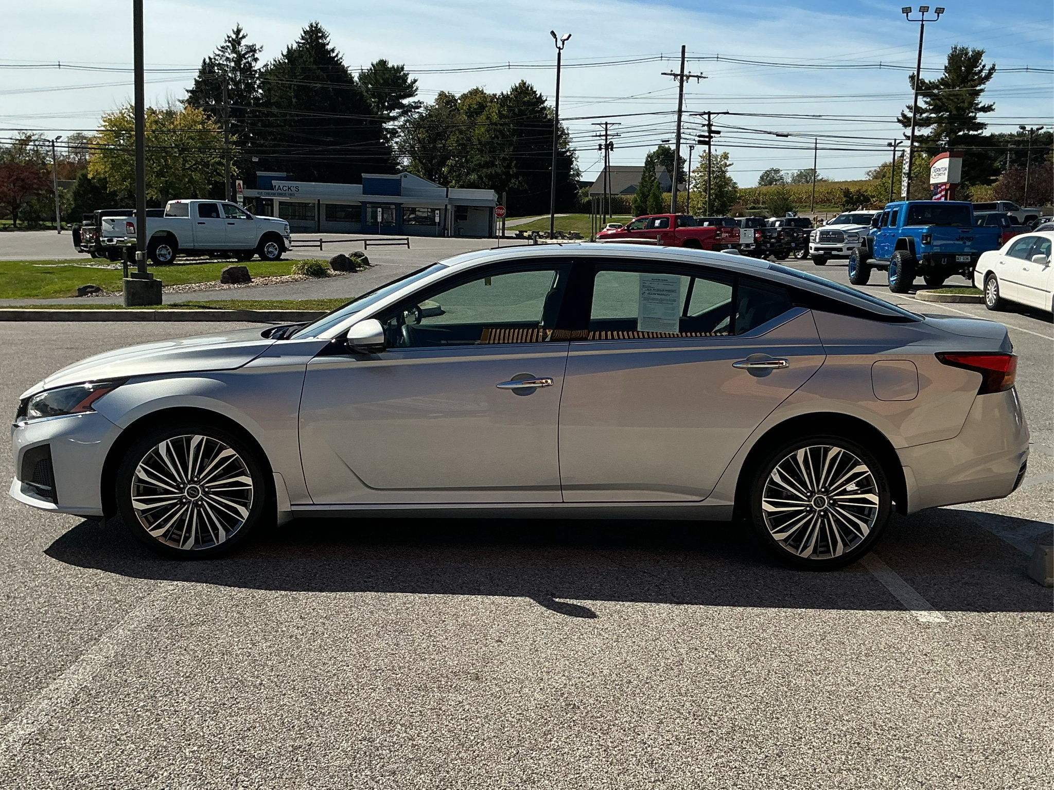 Used 2023 Nissan Altima 2.5 SL AWD/4WD image 7