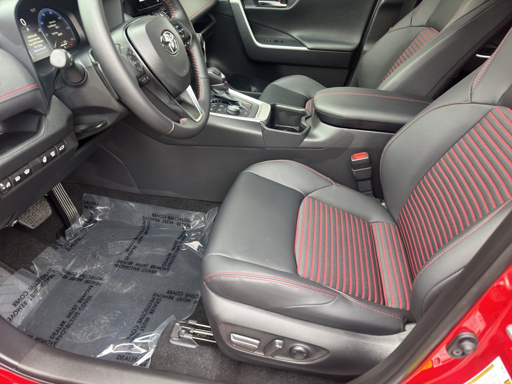 Used 2025 Toyota RAV4 XSE w/ Weather Package image 5