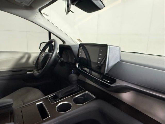 Used 2022 Toyota Sienna LE FWD image 31