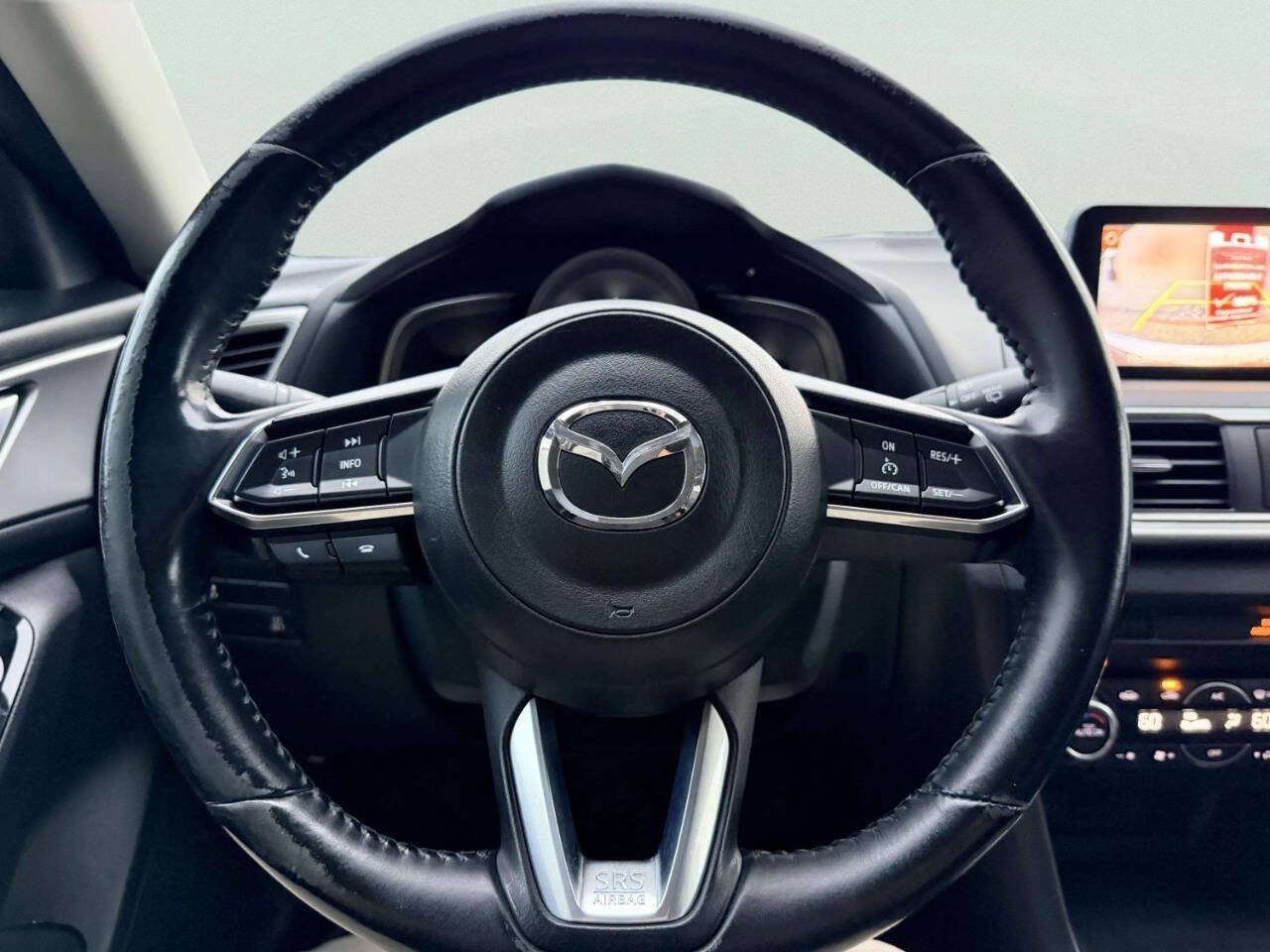 Used 2018 MAZDA MAZDA3 Touring FWD image 29