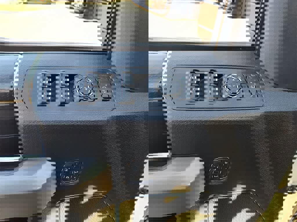 Used 2022 Ford F350 Platinum w/ FX4 Off-Road Package image 13