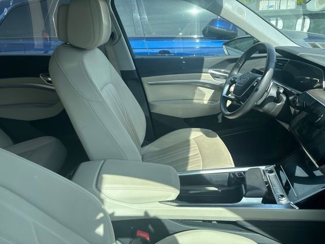 Certified 2024 Audi Q8 e-tron Premium Plus w/ Premium Plus Package AWD/4WD image 10