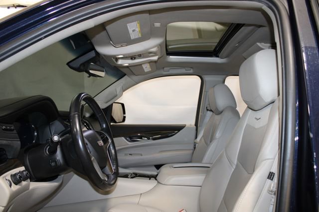 Used 2019 Cadillac Escalade ESV Premium Luxury image 8
