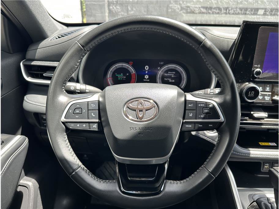 Used 2025 Toyota Highlander XSE AWD/4WD image 21