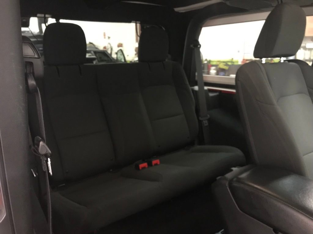 Used 2018 Jeep Wrangler Sport S image 30