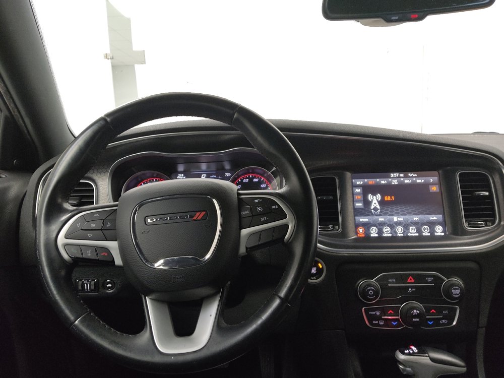 Used 2017 Dodge Charger SXT image 22