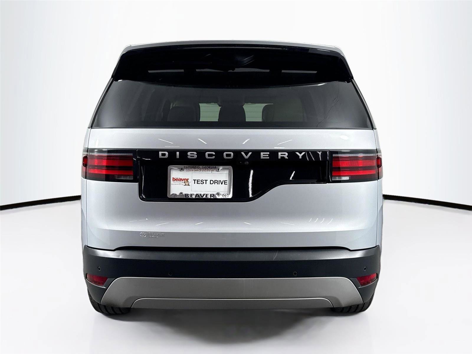 Used 2024 Land Rover Discovery S image 13