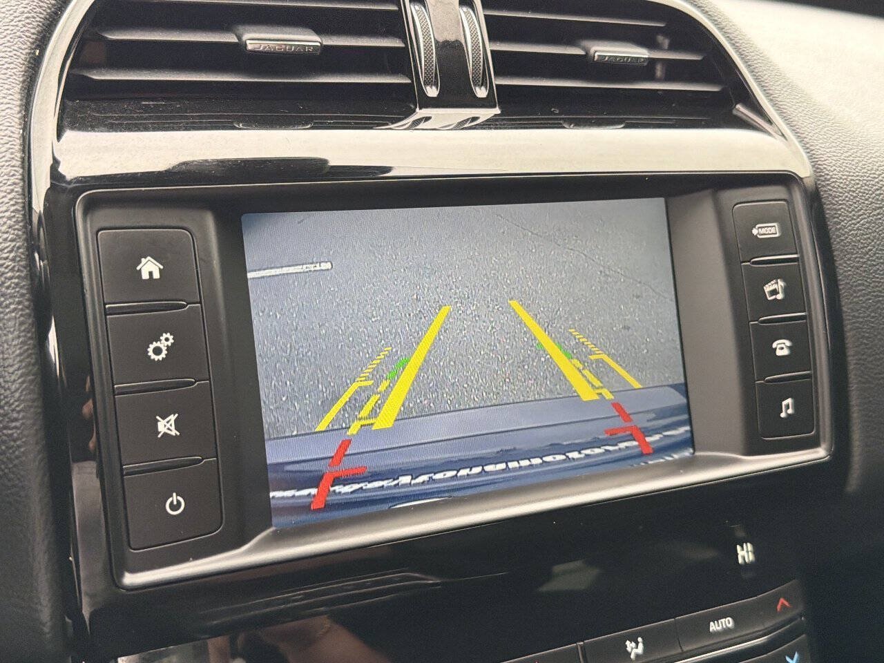 Used 2017 Jaguar XE RWD image 27