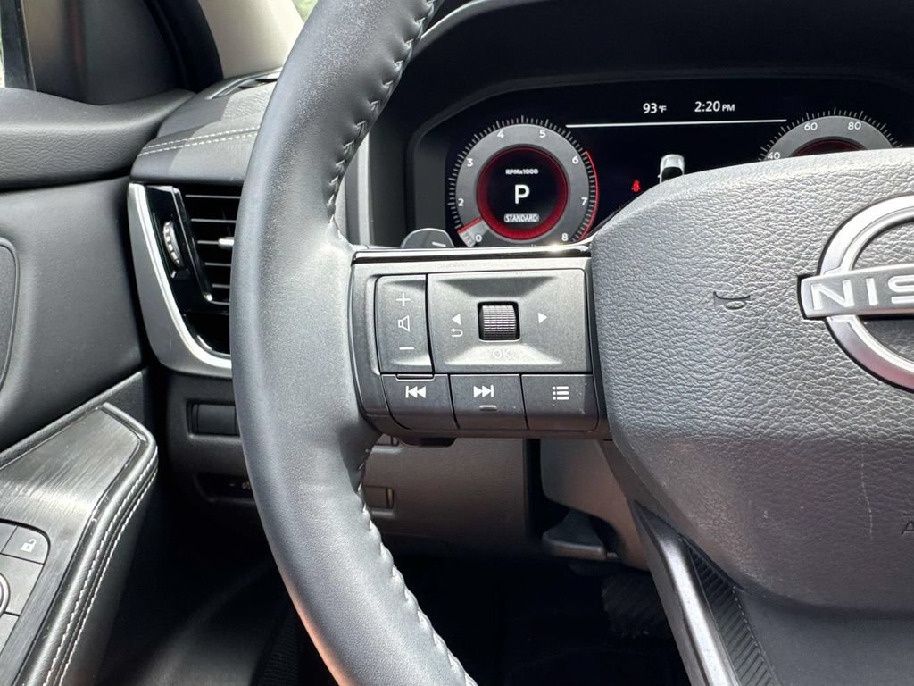 Used 2025 Nissan Rogue SL FWD image 28