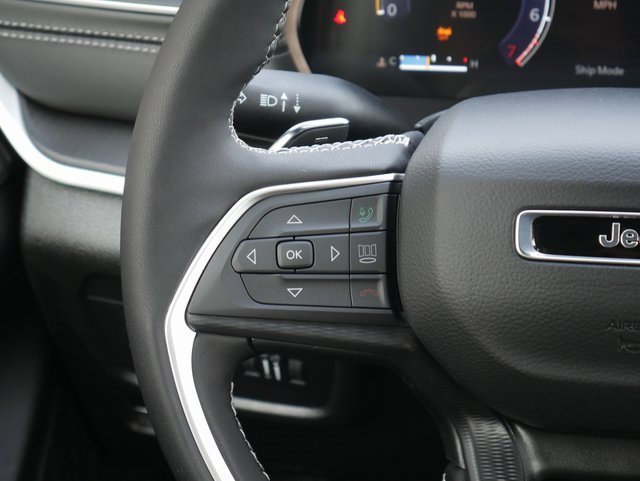 New 2025 Jeep Grand Cherokee Altitude image 16