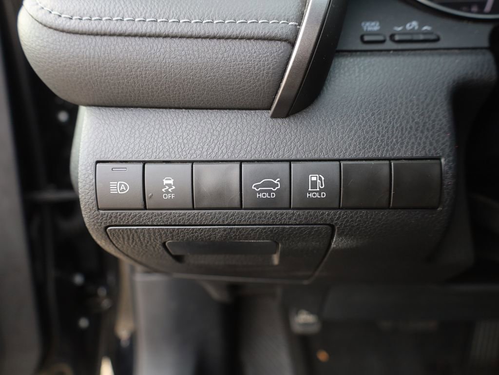 Used 2024 Toyota Camry SE image 30