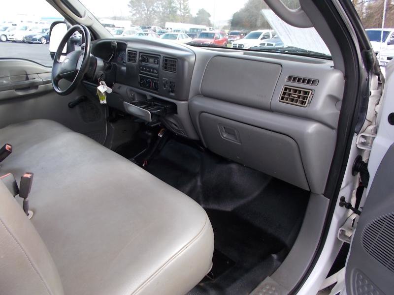 Used 2004 Ford F450 XL image 23