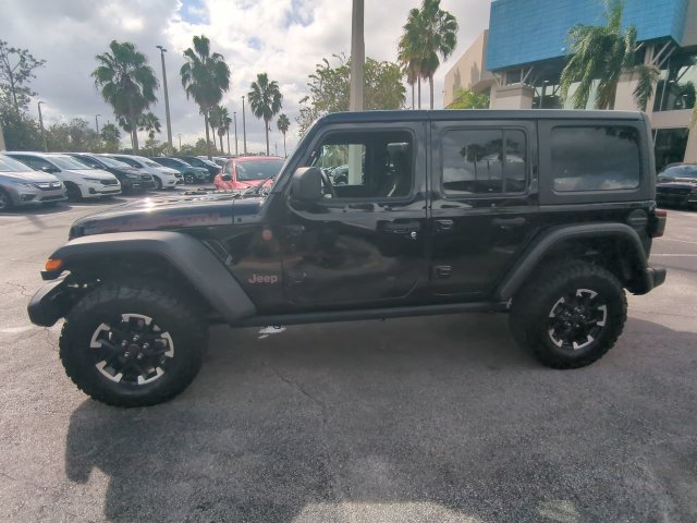Used 2025 Jeep Wrangler Unlimited Rubicon w/ Convenience Group AWD/4WD image 7