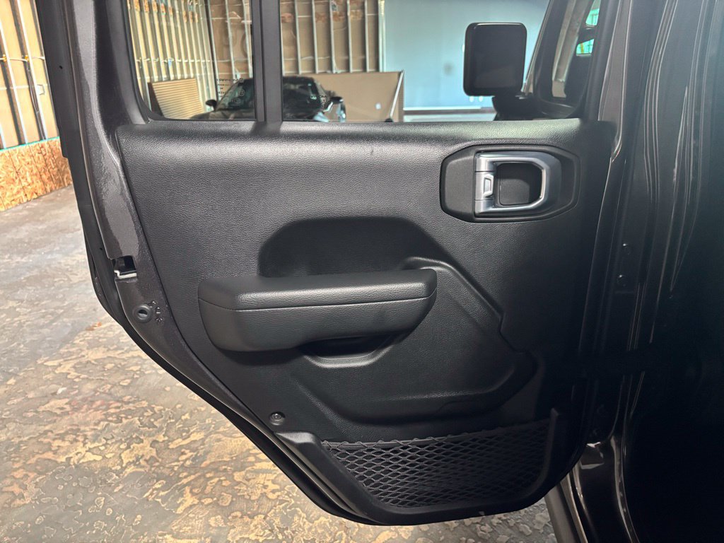 Used 2023 Jeep Wrangler Unlimited AWD/4WD image 16
