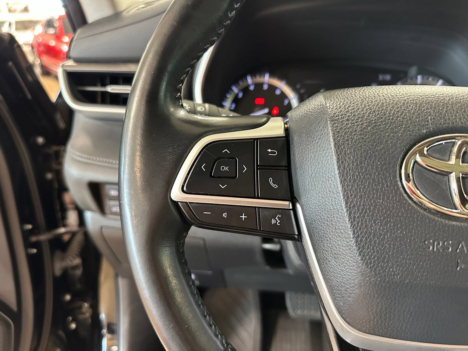 Used 2022 Toyota Highlander XLE FWD image 18