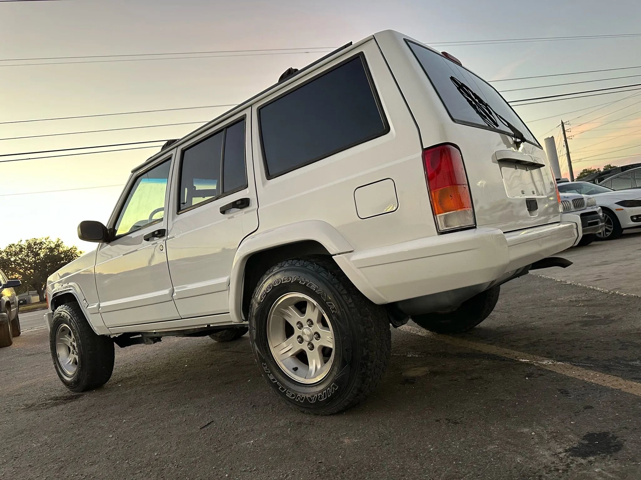 Used 1998 Jeep Cherokee 2WD 4-door image 14