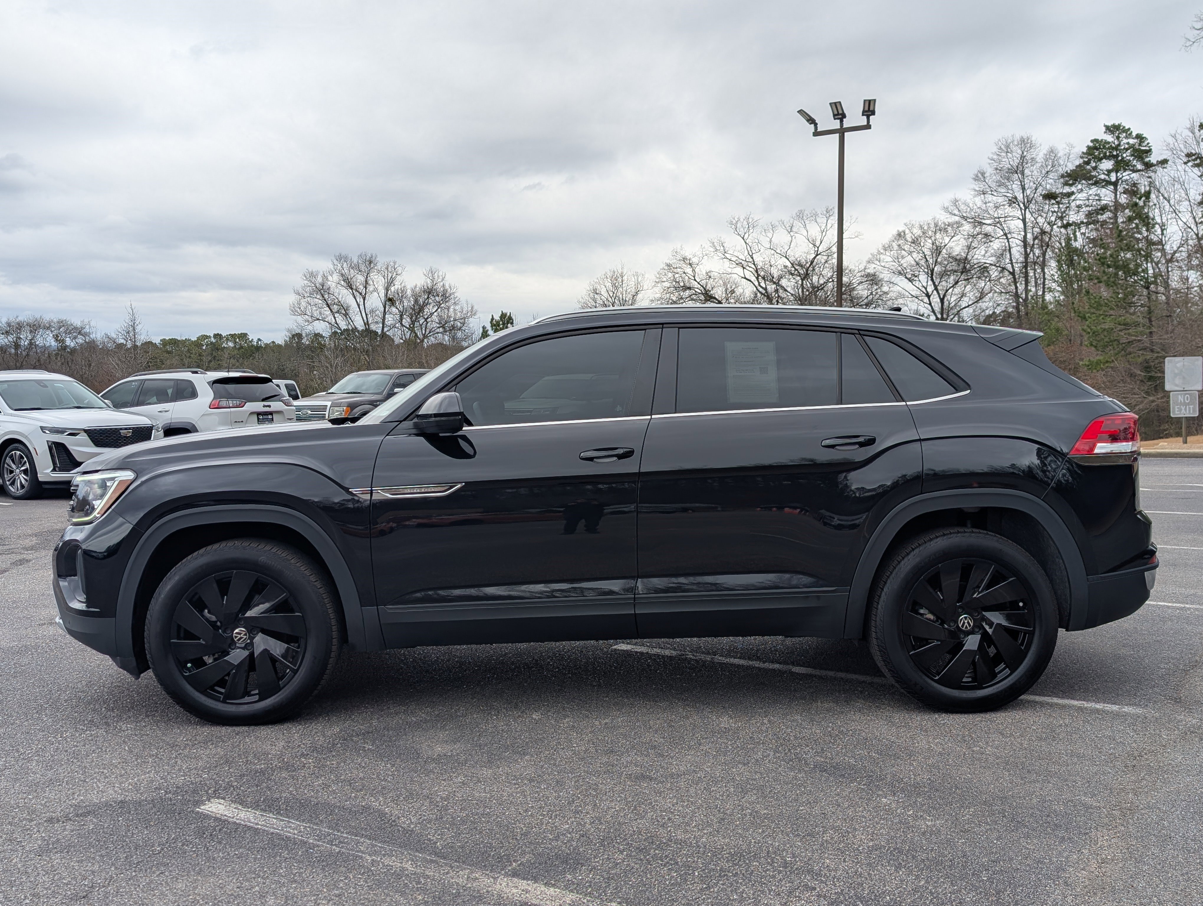 Used 2024 Volkswagen Atlas Cross Sport SE image 6