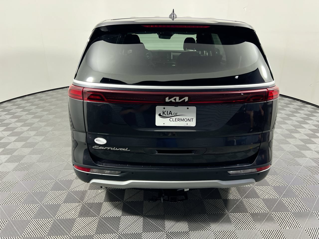 Certified 2024 Kia Carnival LX FWD image 4