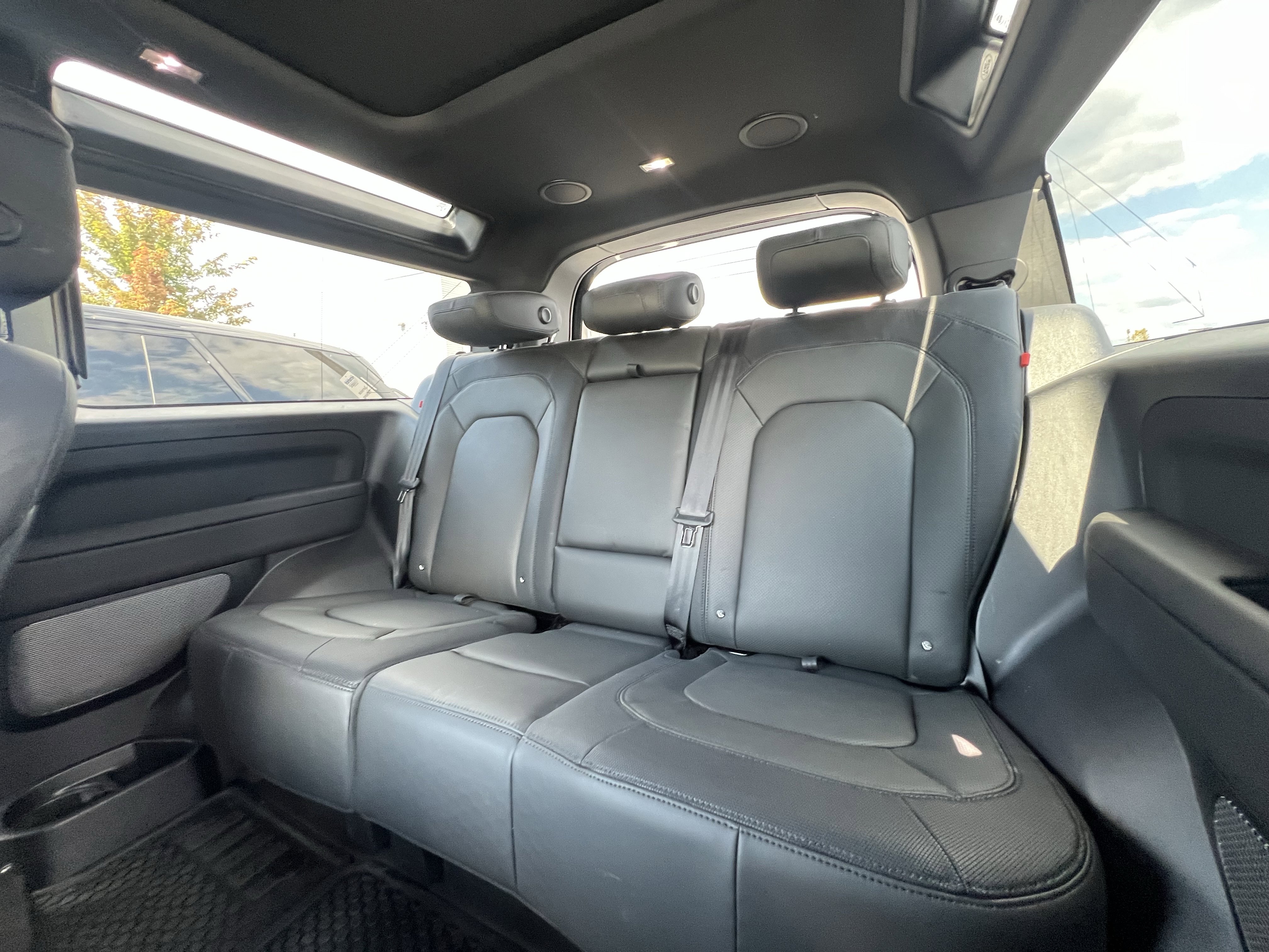 Used 2024 Land Rover Defender 90 X-Dynamic SE image 27
