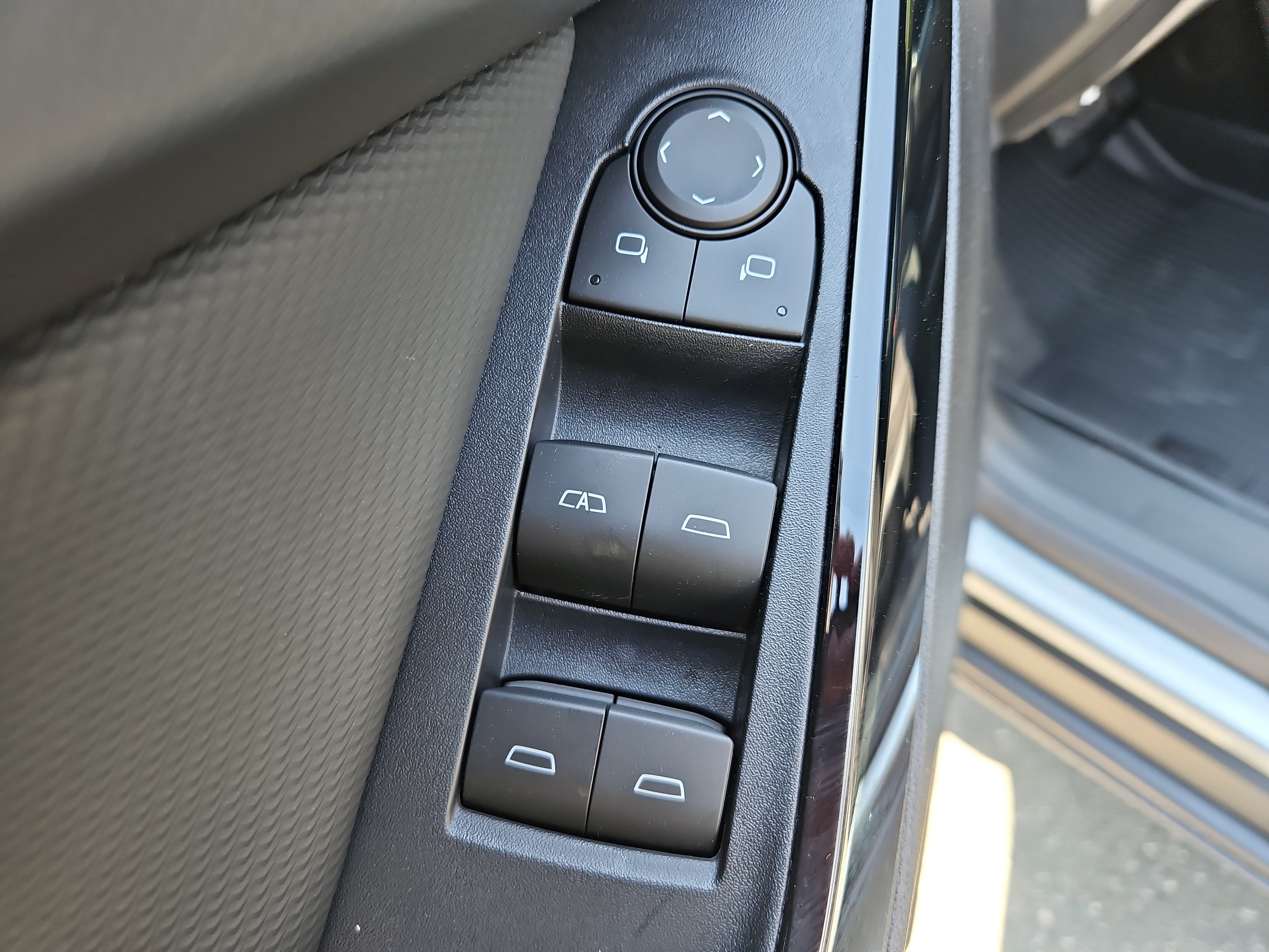 New 2026 Chevrolet Equinox LT w/ Convenience Package II FWD image 14